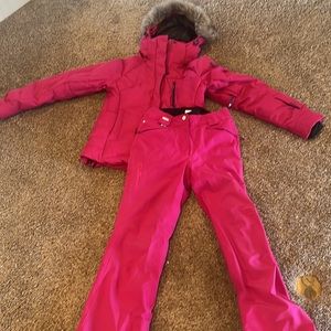Salomon Women’s Ski Outfit